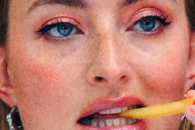Amelia Dimoldenberg Chicken Shop Date