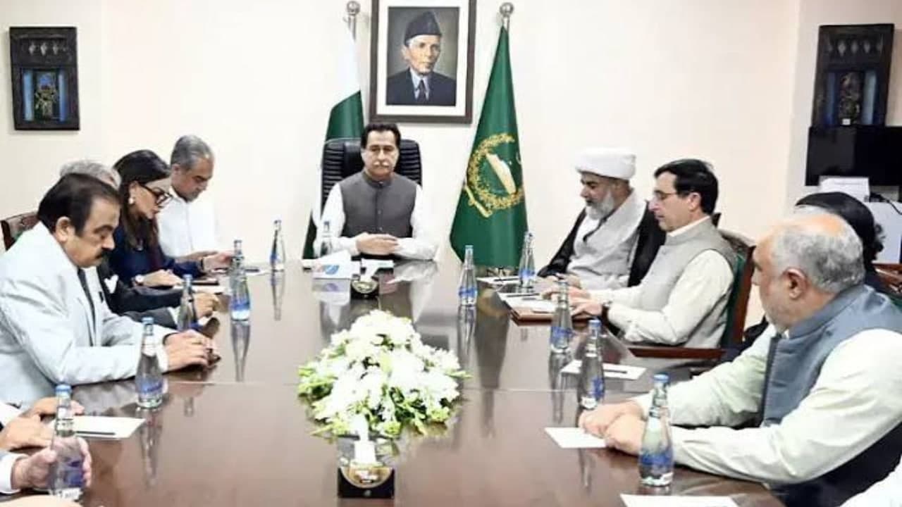 Imam prays for success of government-opposition talks amid political maneuvering