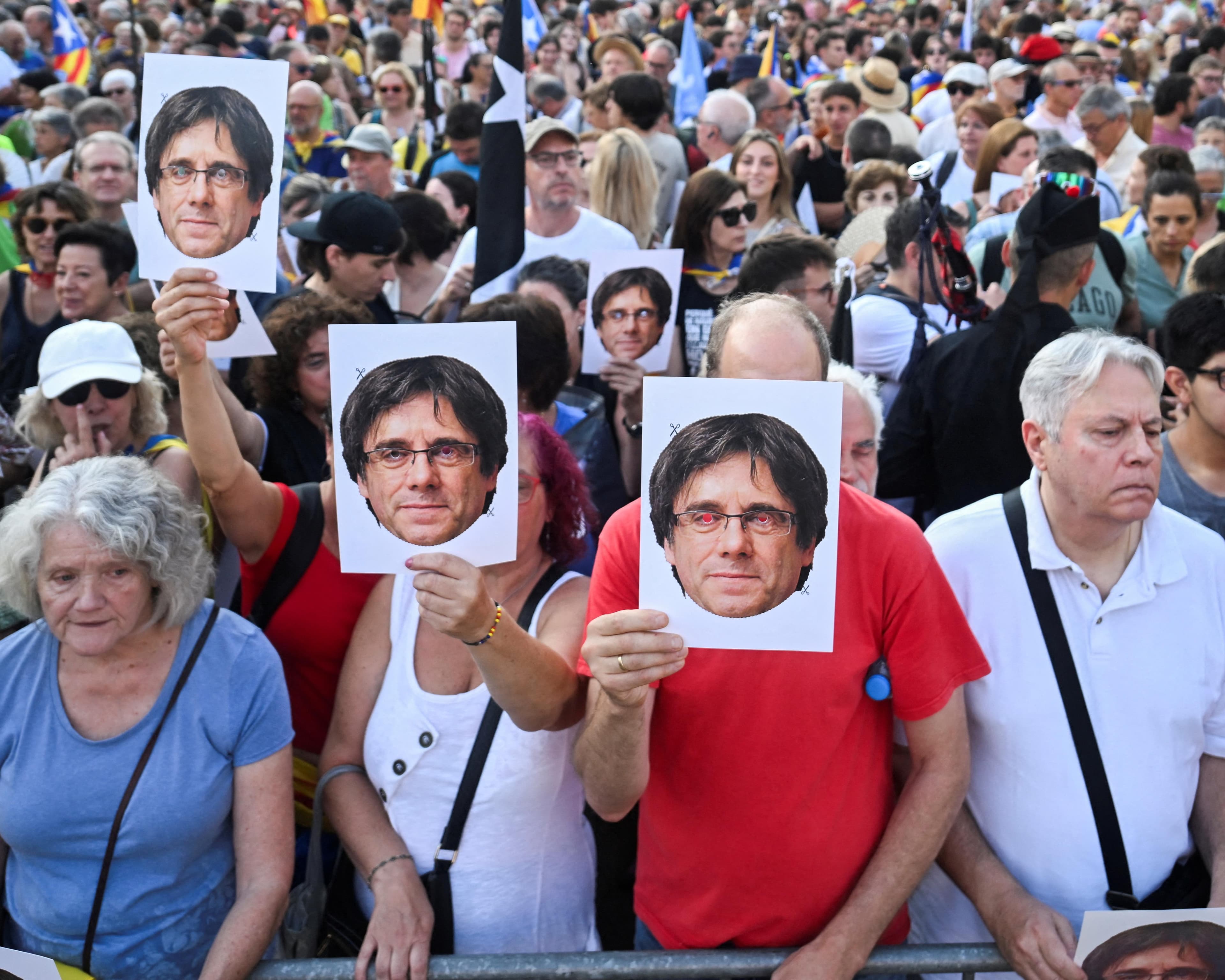 Supporters of Carles Puigdemont in 2024 when he made a fleeting return to Barcelona and was not arrested.