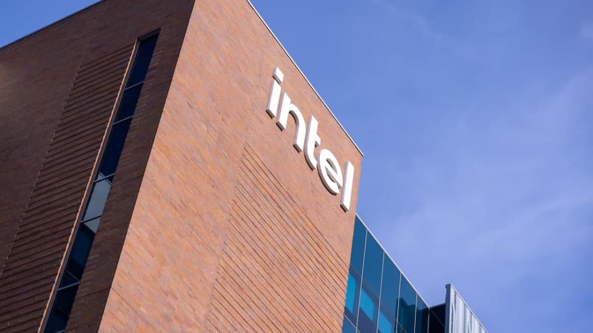 Intel shares plunge 28.6% as market value drops by $140 billion