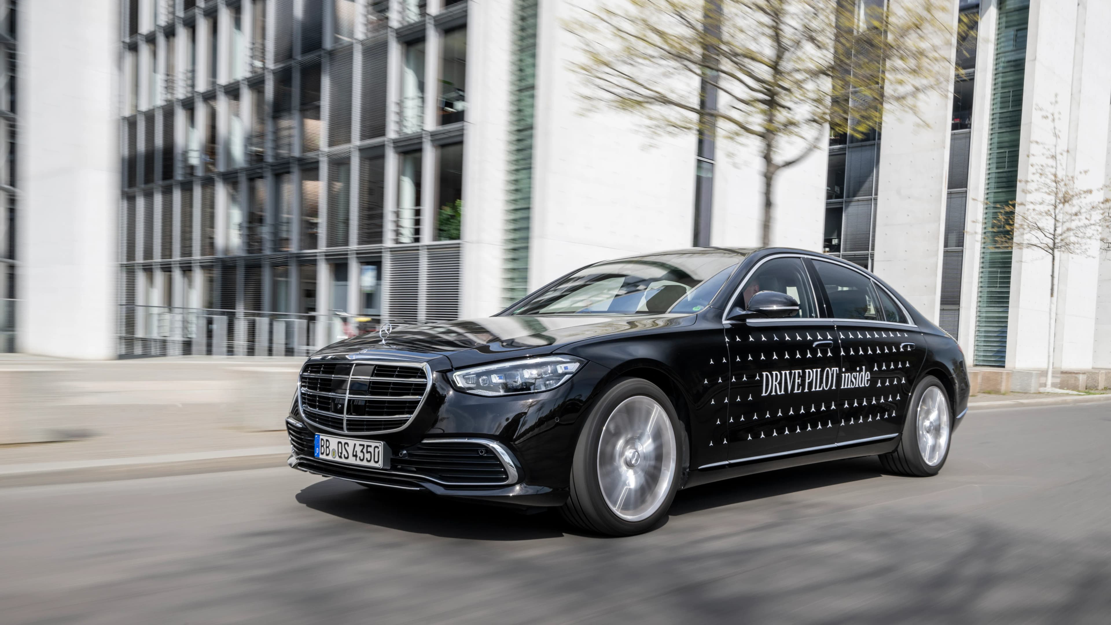 NHTSA proposes cyan marker lights to signal automated driving systems