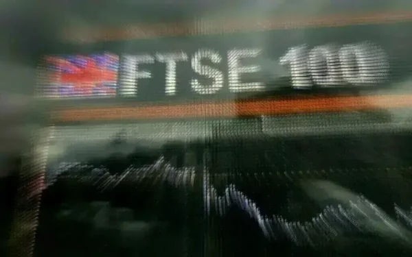 FTSE 100 Rises Amid HSBC Gains and Retail Sales Boost