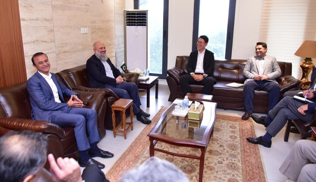 Commerce Minister Welcomes Samsung to Boost Mobile Phone Manufacturing in Pakistan Commerce Minister Welcomes Samsung to Boost Mobile Phone Manufacturing in Pakistan
