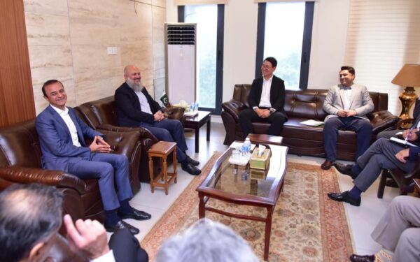 Commerce Minister Welcomes Samsung to Boost Mobile Phone Manufacturing in Pakistan Commerce Minister Welcomes Samsung to Boost Mobile Phone Manufacturing in Pakistan