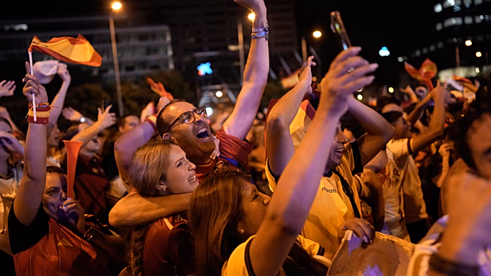 Spain fans celebrate World Cup victory in Madrid and Barcelona Spain fans celebrate World Cup victory in Madrid and Barcelona
