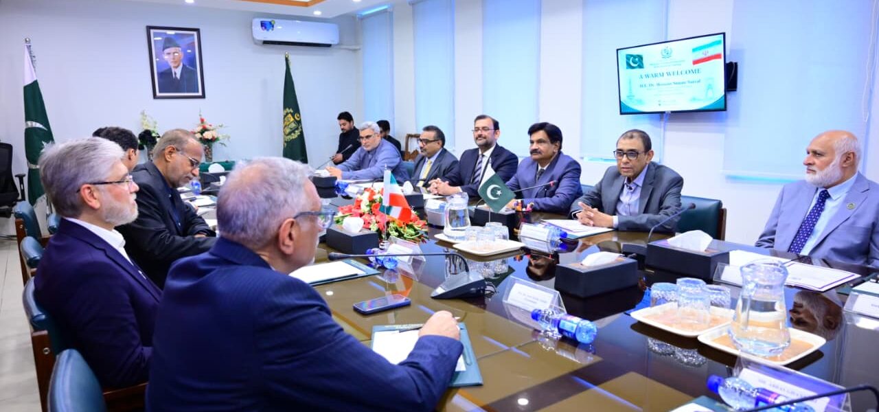 Pakistan, Iran Commit to Enhancing Educational and Scientific Ties