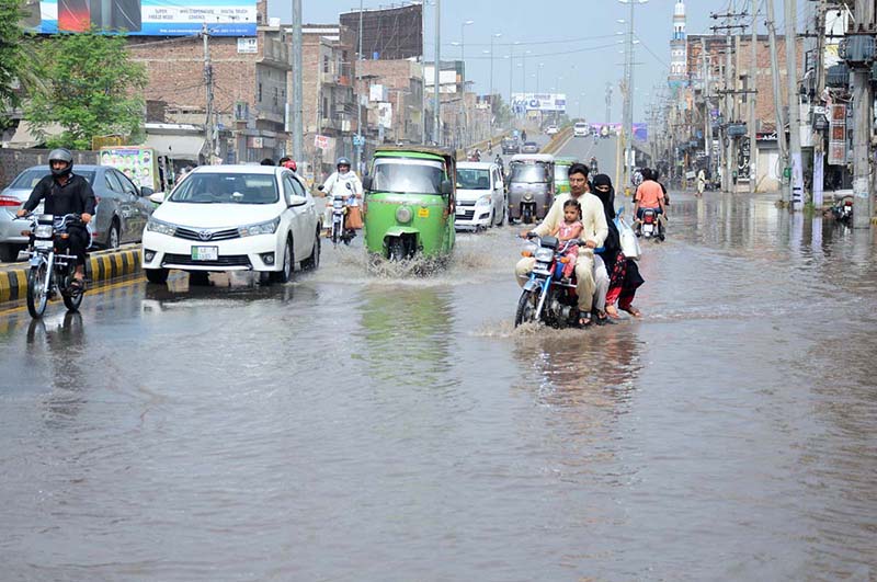 DC reviews rainwater drainage amid heavy rains in Sialkot DC reviews rainwater drainage amid heavy rains in Sialkot