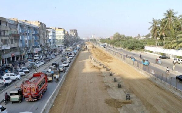 Sindh Government Reopens Mixed Traffic Lane on Karachi’s University Road Sindh Government Reopens Mixed Traffic Lane on Karachi’s University Road