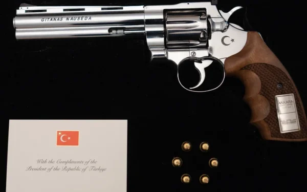 Nato leaders receive unexpected gifts of guns and bullets from Turkish president Nato leaders receive unexpected gifts of guns and bullets from Turkish president