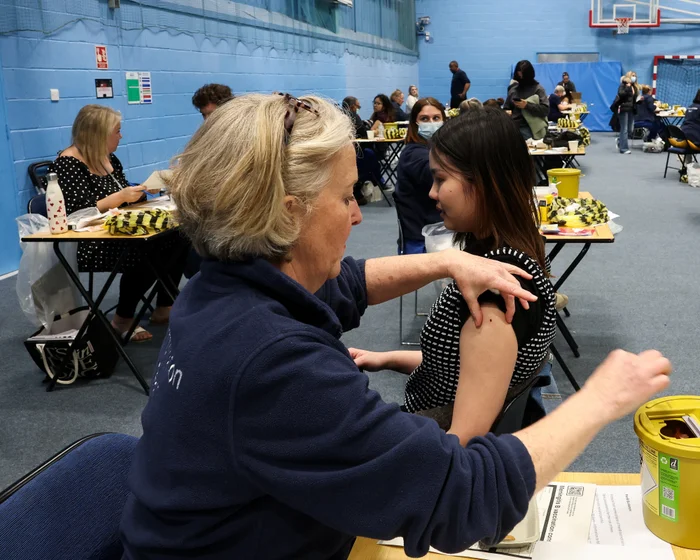 UK advisers recommend meningitis B vaccine for teenagers UK advisers recommend meningitis B vaccine for teenagers