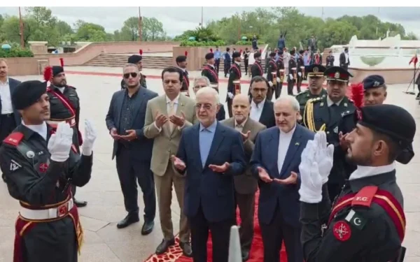 Iran’s Interior Minister Honors Pakistan's Martyrs During Official Visit Iran’s Interior Minister Honors Pakistan's Martyrs During Official Visit