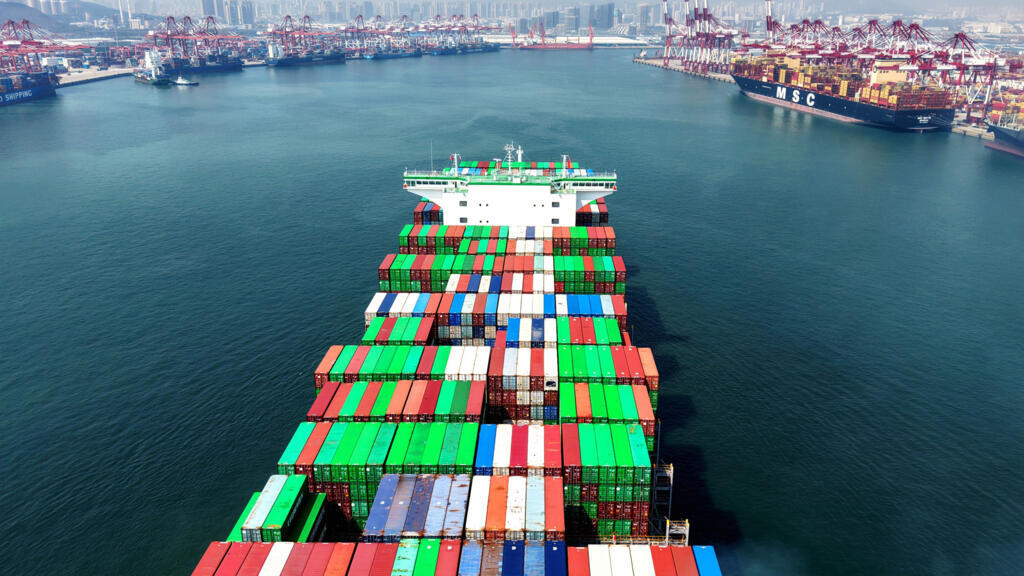 China's economic growth slows to lowest level in three years