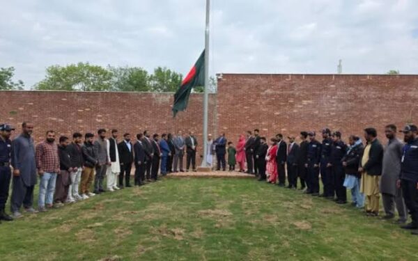 Bangladesh High Commission Honours Martyrs in Islamabad Bangladesh High Commission Honours Martyrs in Islamabad