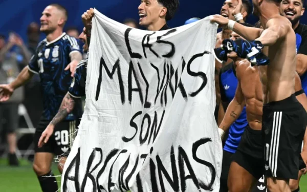 Argentina celebrate World Cup win with Falklands banner