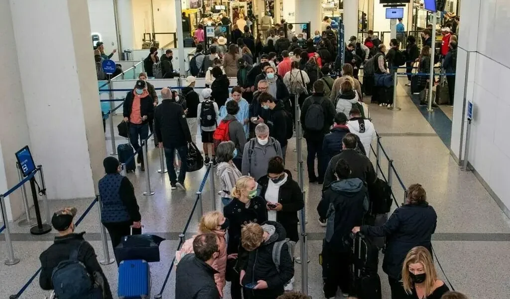 Government Tightens Travel Rules for Dual-Nationality Pakistanis Government Tightens Travel Rules for Dual-Nationality Pakistanis