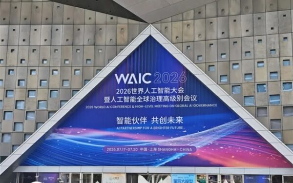 Chinese smartphone makers present AI plans Chinese smartphone makers present AI plans