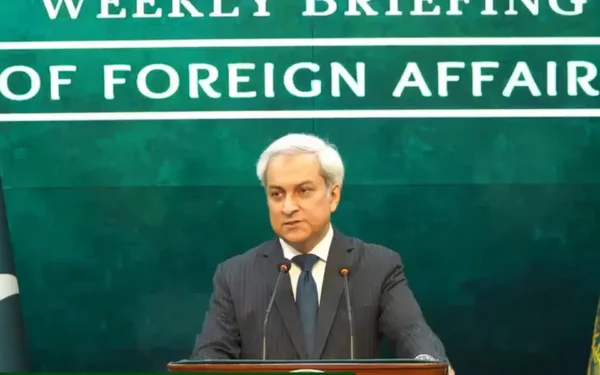Pakistan urges restraint, calls for revival of Iran-US talks Pakistan urges restraint, calls for revival of Iran-US talks