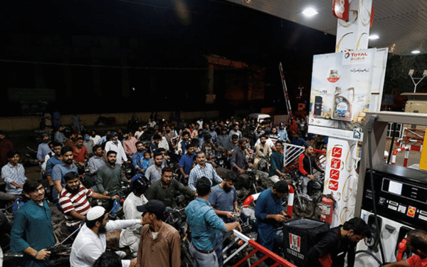 Government Assures Sufficient Petrol Supply in Pakistan Government Assures Sufficient Petrol Supply in Pakistan