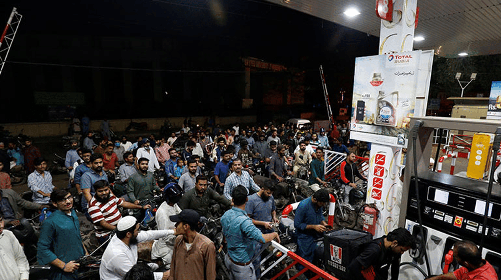 Government Assures Sufficient Petrol Supply in Pakistan Government Assures Sufficient Petrol Supply in Pakistan