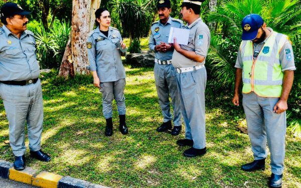 CTO Kainat inspects traffic flow in Islamabad CTO Kainat inspects traffic flow in Islamabad