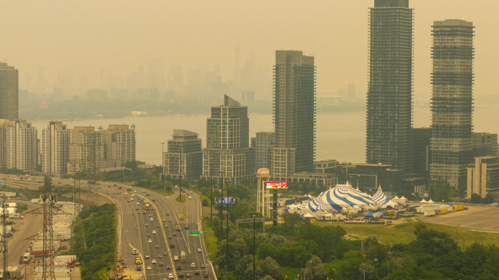 Toronto faces worst air quality due to Canadian wildfires Toronto faces worst air quality due to Canadian wildfires