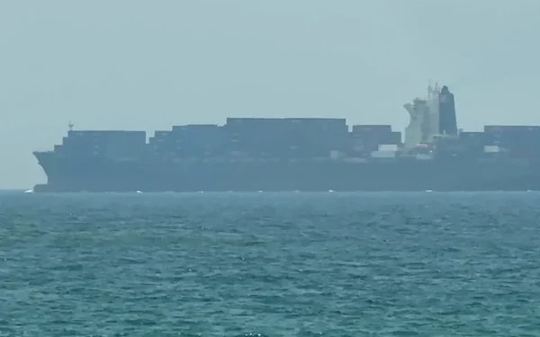 US and Iran exchange strikes over Strait of Hormuz closure US and Iran exchange strikes over Strait of Hormuz closure