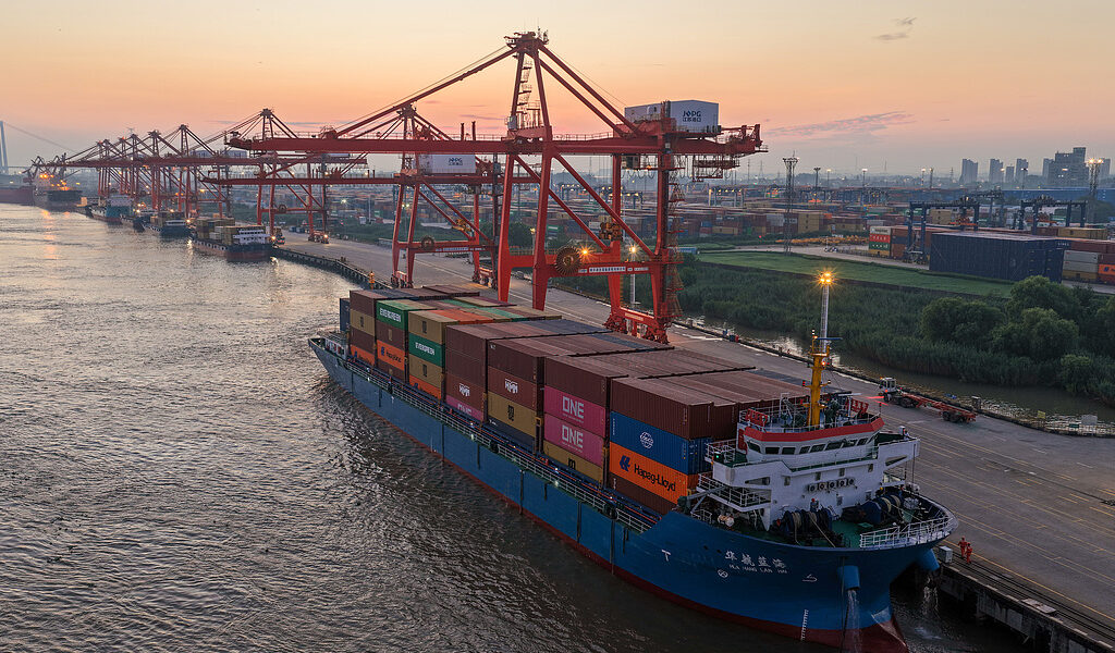 China’s Economy Shows Resilience Amid Global Uncertainty China’s Economy Shows Resilience Amid Global Uncertainty