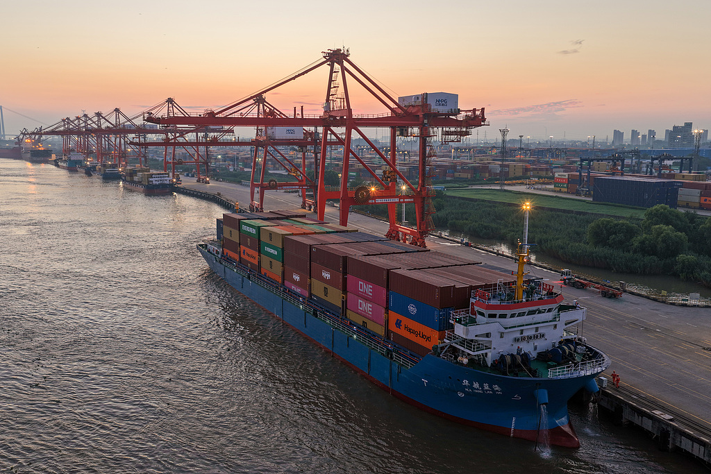 China’s Economy Shows Resilience Amid Global Uncertainty
