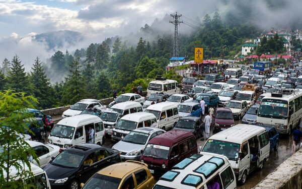 Murree Police Urge Tourists to Use Expressway Amid Road Repairs Murree Police Urge Tourists to Use Expressway Amid Road Repairs