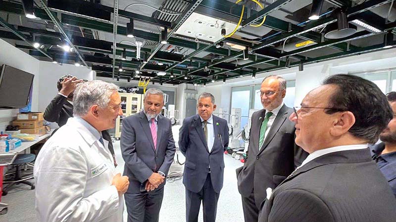 Federal Minister Ahsan Iqbal visits UIC lab to explore healthcare collaboration Federal Minister Ahsan Iqbal visits UIC lab to explore healthcare collaboration