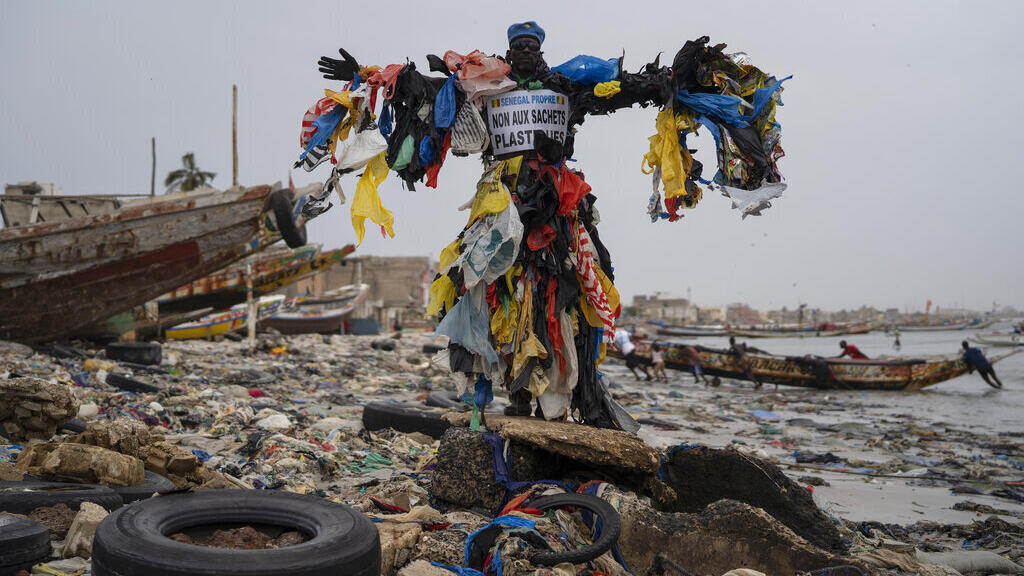 Senegal's 'plastic man' raises awareness on plastic pollution