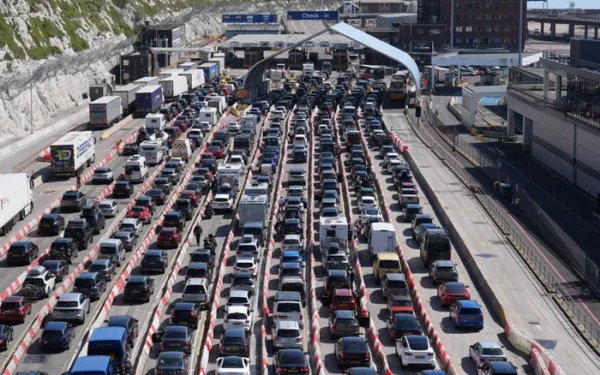 EU border controls raise fears of chaos at Dover as summer holidays peak