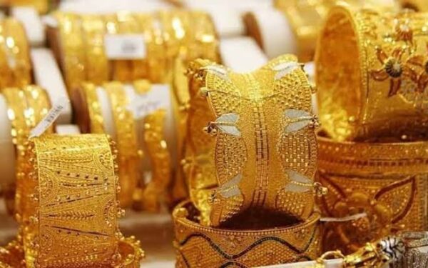 Gold prices surge by Rs400 per tola Gold prices surge by Rs400 per tola