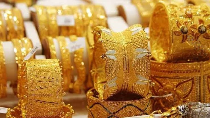 Gold prices surge by Rs400 per tola Gold prices surge by Rs400 per tola