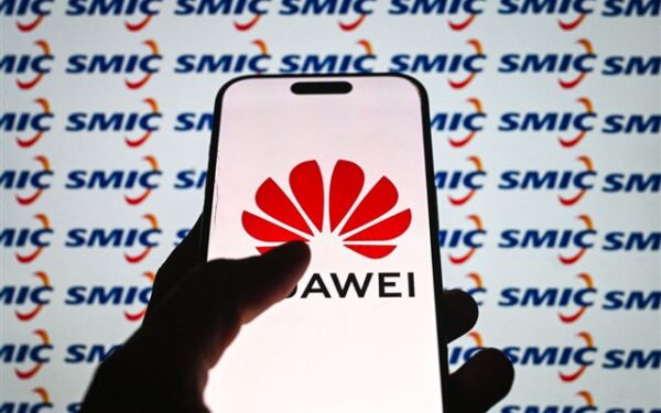 Huawei and Apple Gain Market Share as Smartphone Costs Rise Huawei and Apple Gain Market Share as Smartphone Costs Rise