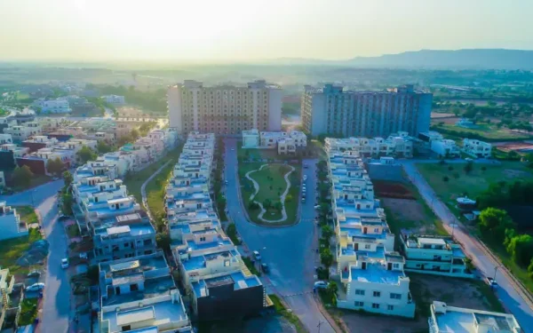Court Convicts Bahria Town Officials in Funds Transfer Case