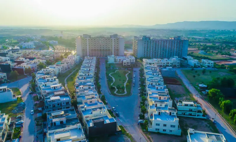 Court Convicts Bahria Town Officials in Funds Transfer Case