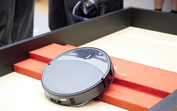 Chinese robot vacuum makers lead innovation race Chinese robot vacuum makers lead innovation race