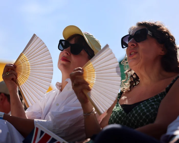 Heatwave and Online Shopping Boost Retail Sales in Great Britain