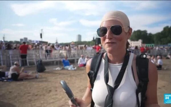 Pitbull sets world record for largest bald cap gathering