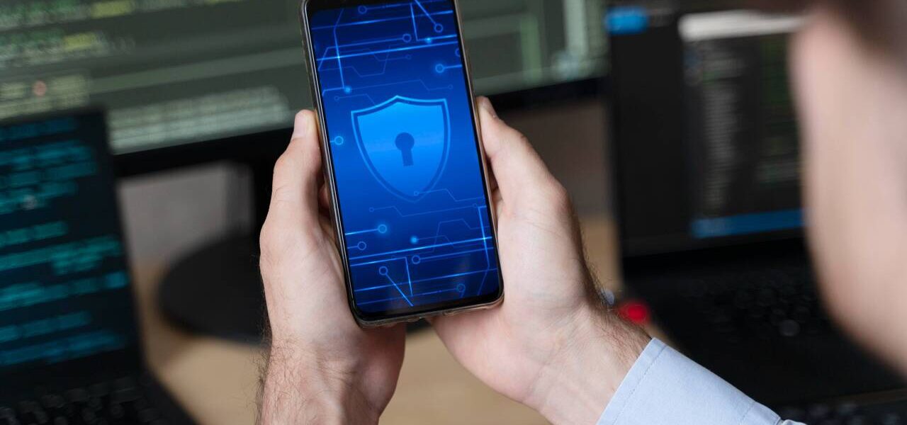 Pakistan Launches Secure Mobile Network for Government Officials Pakistan Launches Secure Mobile Network for Government Officials