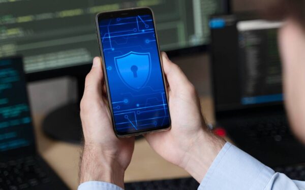 Pakistan Launches Secure Mobile Network for Government Officials Pakistan Launches Secure Mobile Network for Government Officials