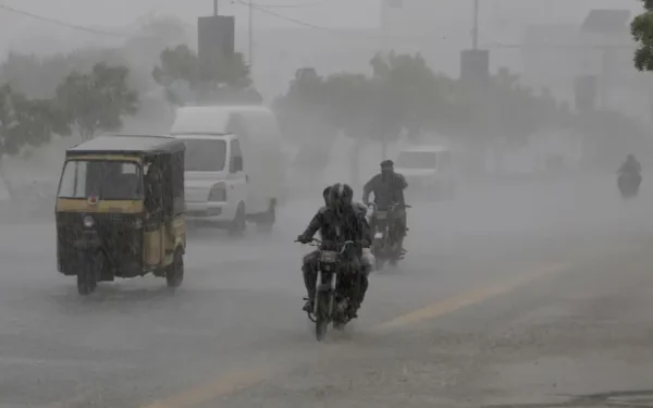 PMD Warns of Nationwide Rain and Windstorms as Monsoon Approaches PMD Warns of Nationwide Rain and Windstorms as Monsoon Approaches