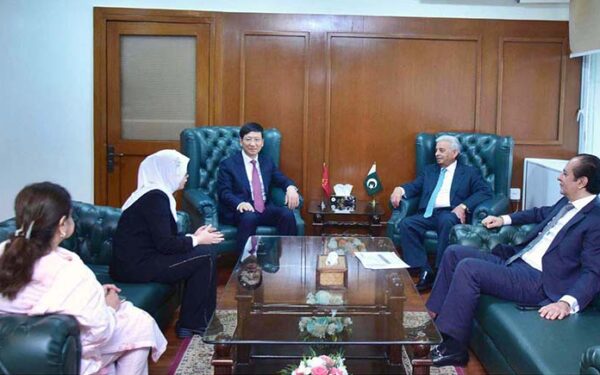 Federal Minister Discusses Agricultural Modernization with FAMSUN Group
