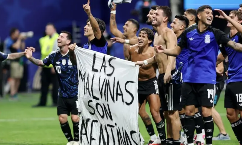 FIFA to assess Argentina’s Falklands banner incident FIFA to assess Argentina’s Falklands banner incident