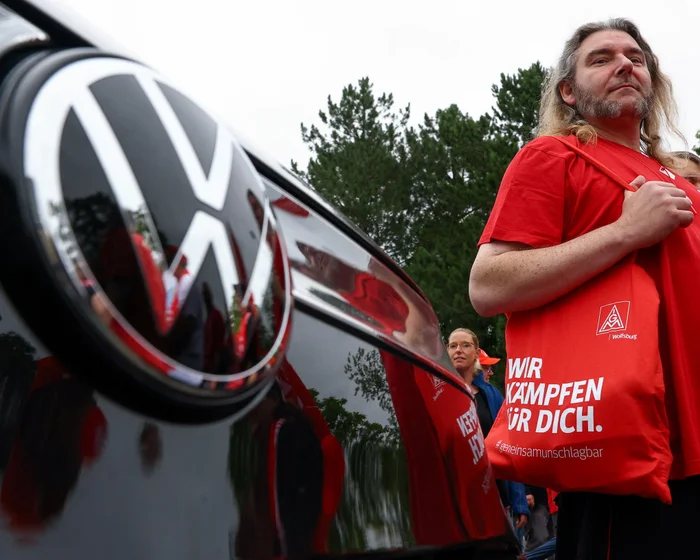 VW to Cut 100,000 Jobs Amid Profits Plunge VW to Cut 100,000 Jobs Amid Profits Plunge