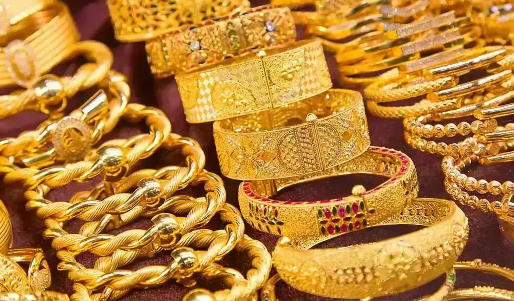 Gold prices fall in Pakistan as international market declines Gold prices fall in Pakistan as international market declines