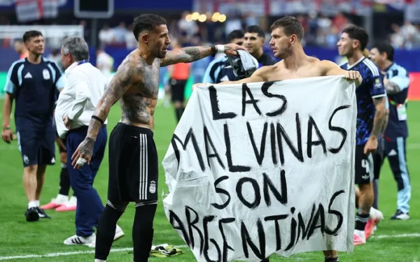 White House supports Argentina players over Falklands banner White House supports Argentina players over Falklands banner