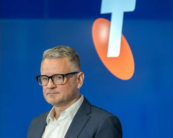 Telstra outage disrupts Victoria train services