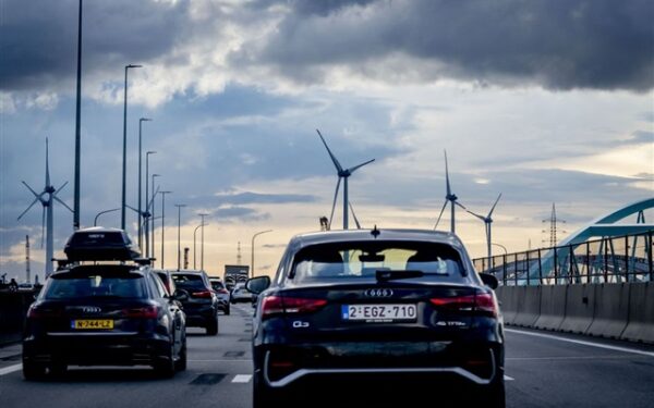 Automakers brace for AI memory chip price hikes Automakers brace for AI memory chip price hikes